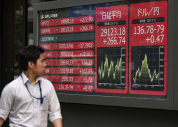 Les marchés boursiers japonais semblent parés pour affronter des vents politiques contraires